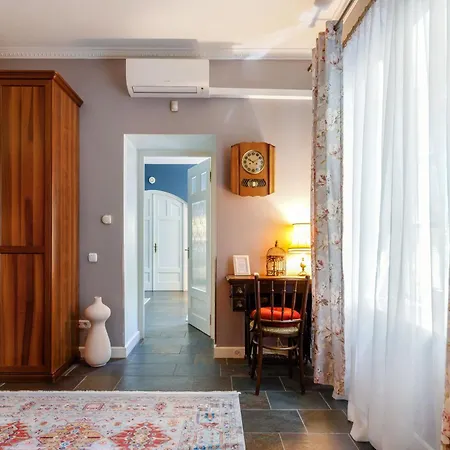 فندق مبيت وإفطار The Secret Garden Boutique 3*