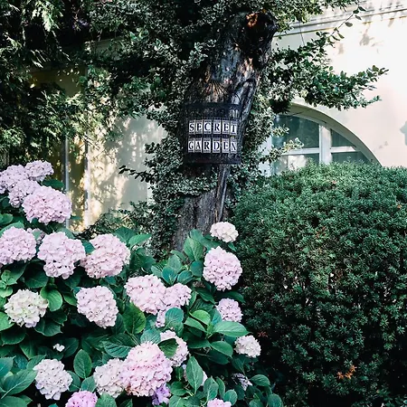 فندق مبيت وإفطار The Secret Garden Boutique